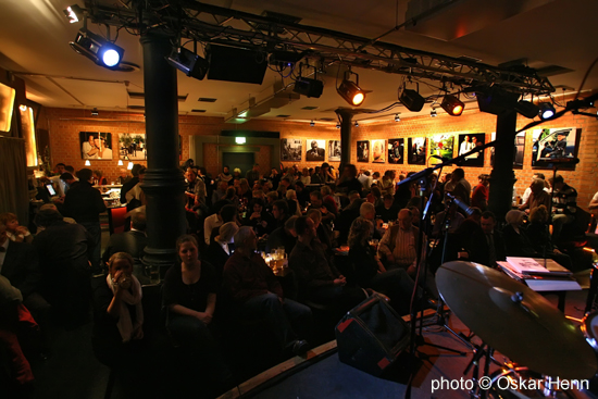 JU30j-ausstlgSL_OH01