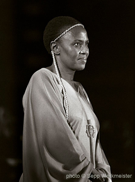 43-SW-Miriam_Makeba